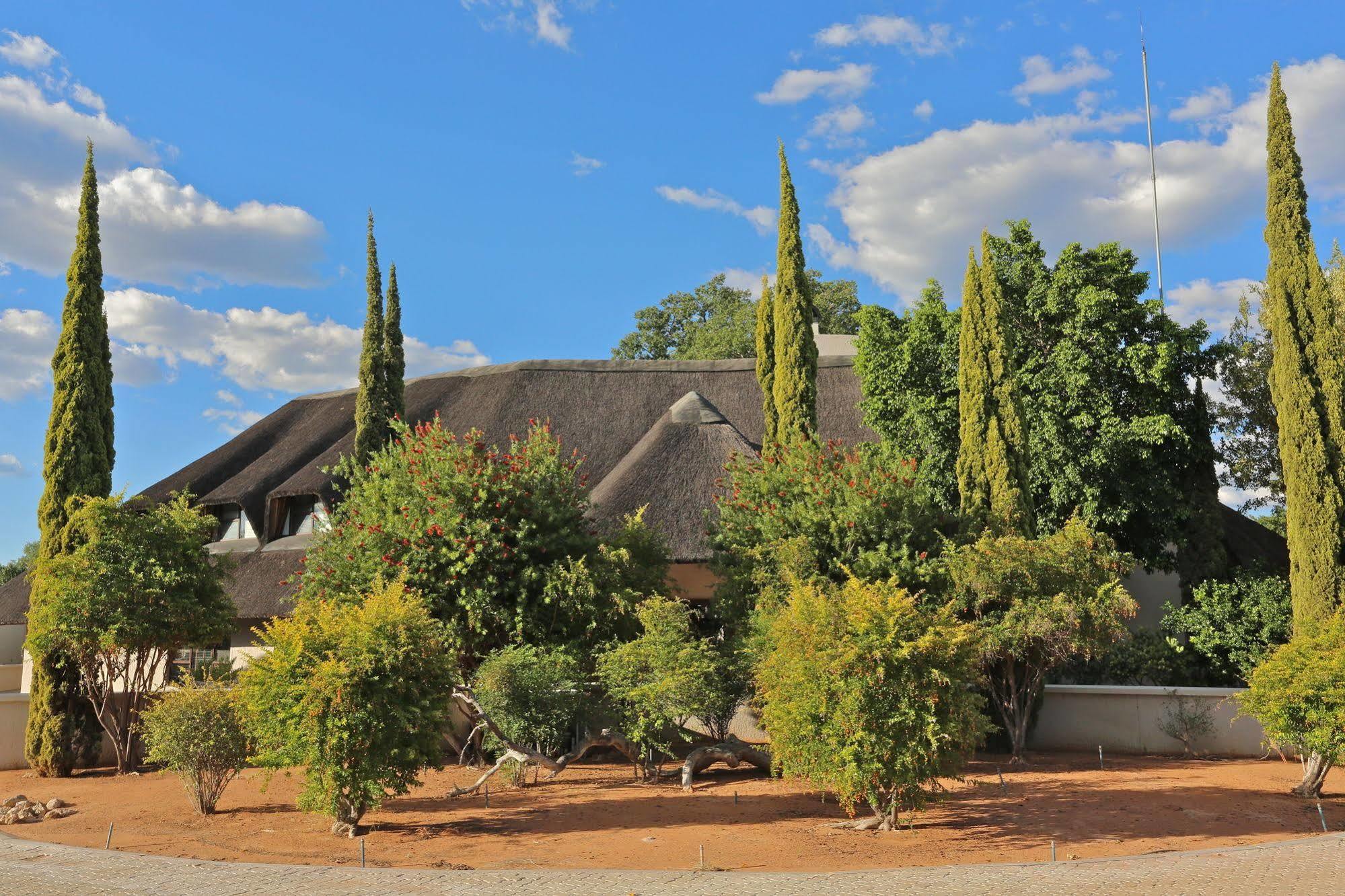 La Rochelle Lodge Okaukuejo Exterior foto